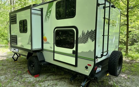 Cozy Home on Wheels: Lightweight Off Roading Trave