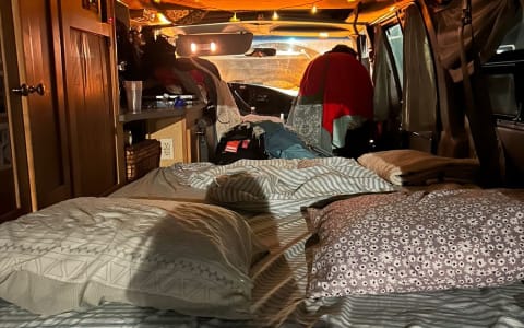 Popup / sleeps 4 Econoline 150 (with campsites ava